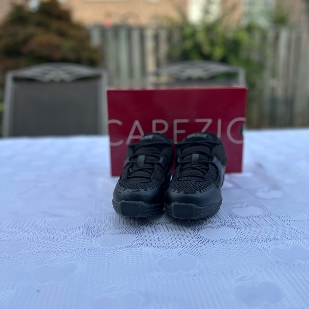 Capezio Hip Pop Dance Kids Black Shoes
Size 7 kids